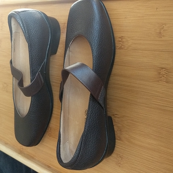 Aravon Chocolate Combination Last  Mary Janes - Picture 3 of 11